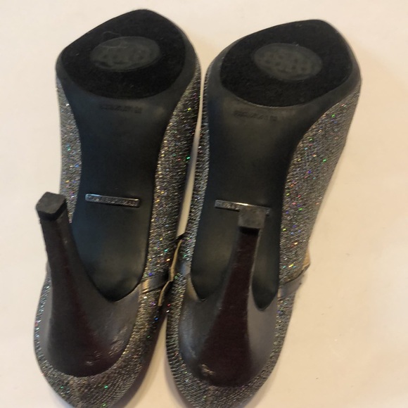 Ladies 9 m Dana Buchman silver sparkle pumps - Picture 4 of 14